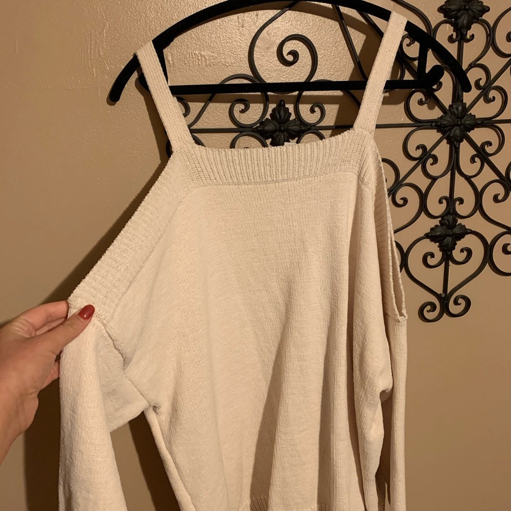 NWT Chunky Cold Shoulder Sweater
